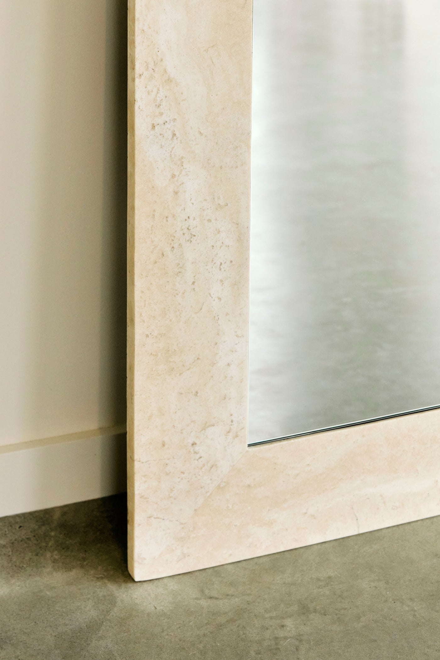 Suna Mirror - Crema Travertine